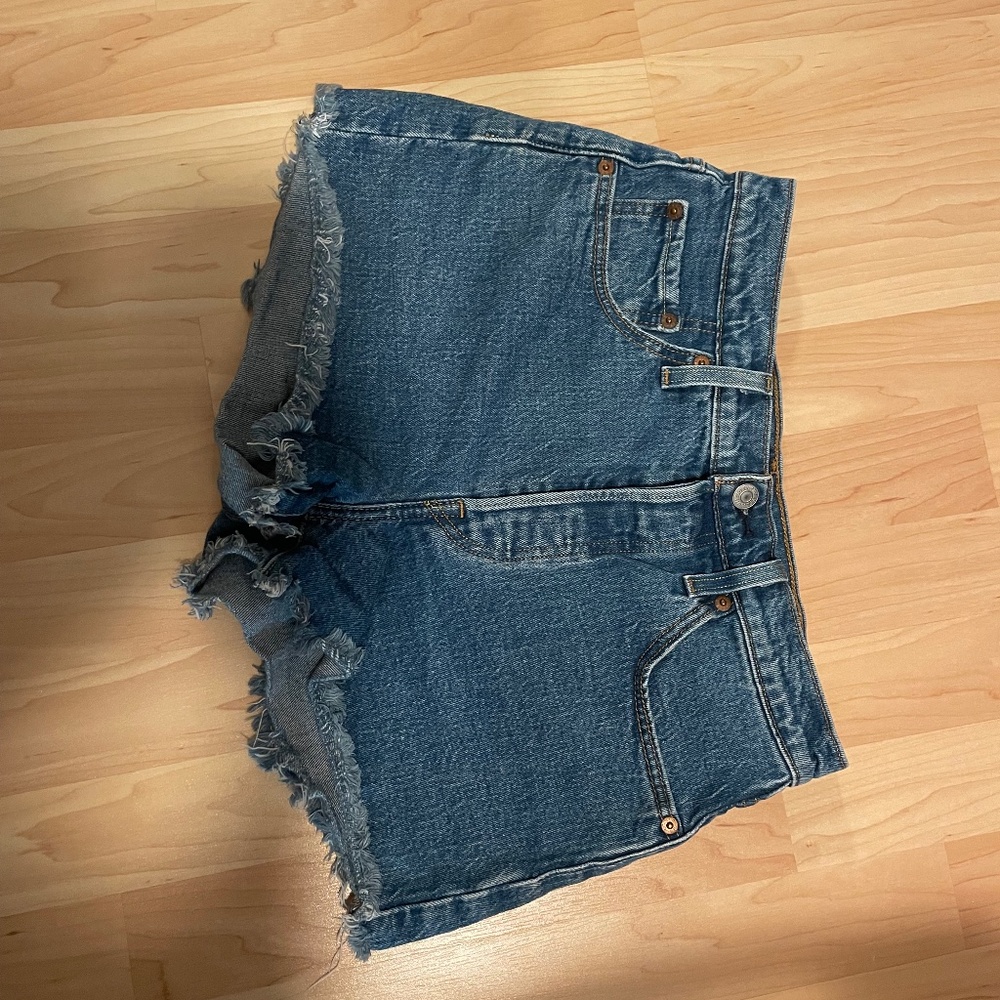 Levi’s cutoff shorts